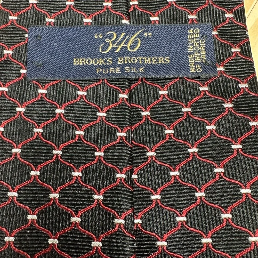 Brooks Brothers “346” Geometric Print Necktie 100%‎ Silk Means Tie
